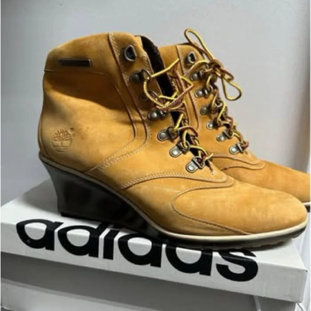 Timberland Women's Lace-Up Tan Wedge Boots - Picture 3 of 7